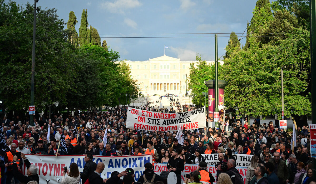 «Βούλιαξε» η πλατεία Συντάγματος στο συλλαλητήριο για τη ΛΑΡΚΟ – Παρών ο Στ. Κασσελάκης (Εικόνες)