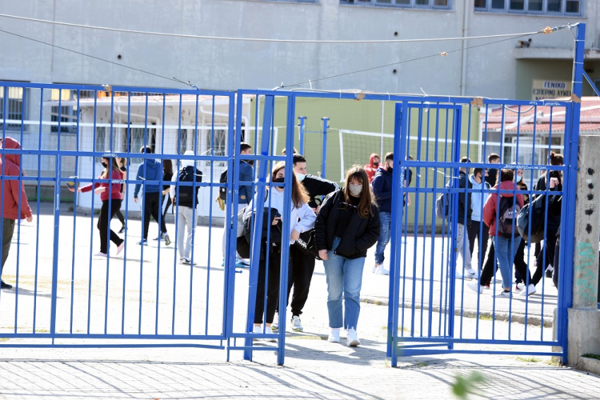 Προς κλειστά σχολεία και στη Θεσσαλονίκη – Αύριο οι αποφάσεις