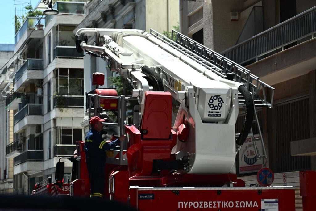 Φωτιά σε διαμέρισμα στην Αθήνα – Ένας 46χρονος με εγκαύματα στο νοσοκομείο