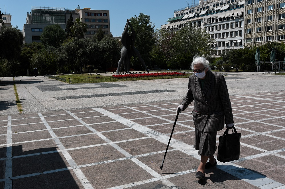 Tι λέει η κυβέρνηση για απαγόρευση κυκλοφορίας στους άνω των 65 ετών