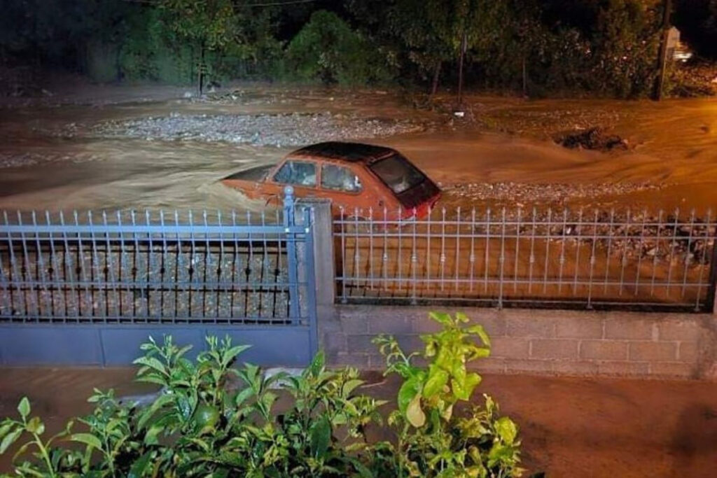 Χωρίς ρεύμα ο Βόλος, χείμαρροι στο κέντρο της πόλης – Δεν τελείωσε η κακοκαιρία, 6 περιοχές με έντονα φαινόμενα