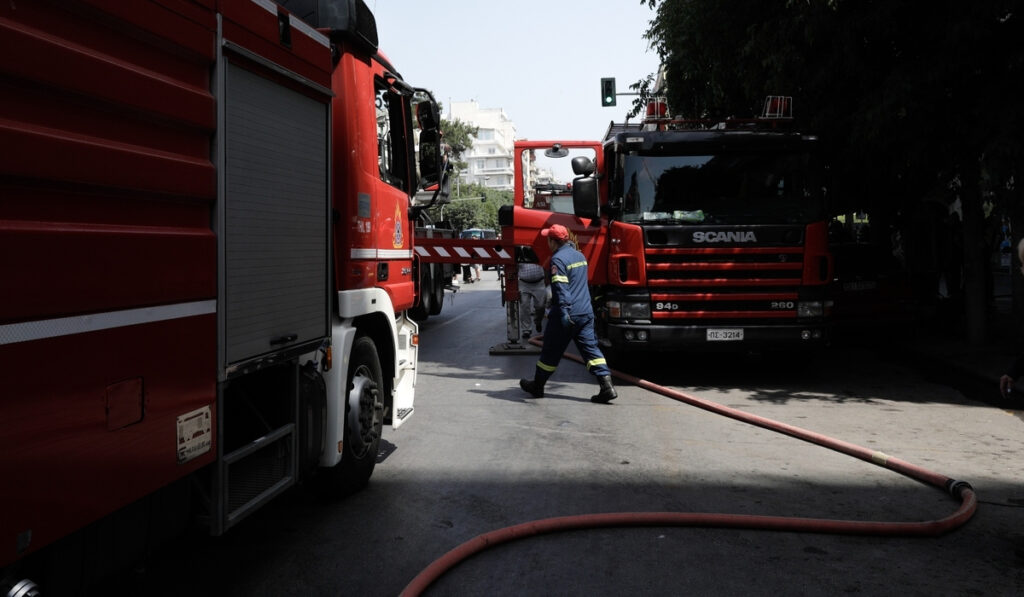 Φωτιά τώρα στη δομή μεταναστών στον Ελαιώνα