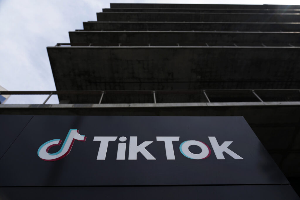 Νέo επικίνδυνο challenge στο Tik Tok – 12χρονος στην Αμαλιάδα ήπιε μισό λίτρο τσίπουρο και λιποθύμησε