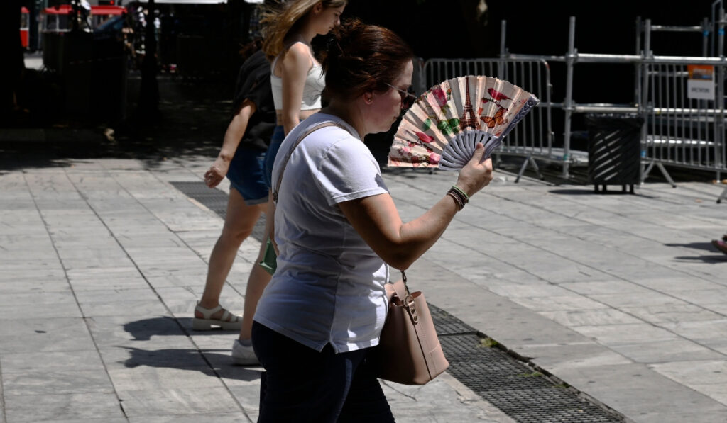 Θερμοπληξία: Η αθώα αλλά επικίνδυνη κίνηση που δεν πρέπει να κάνετε