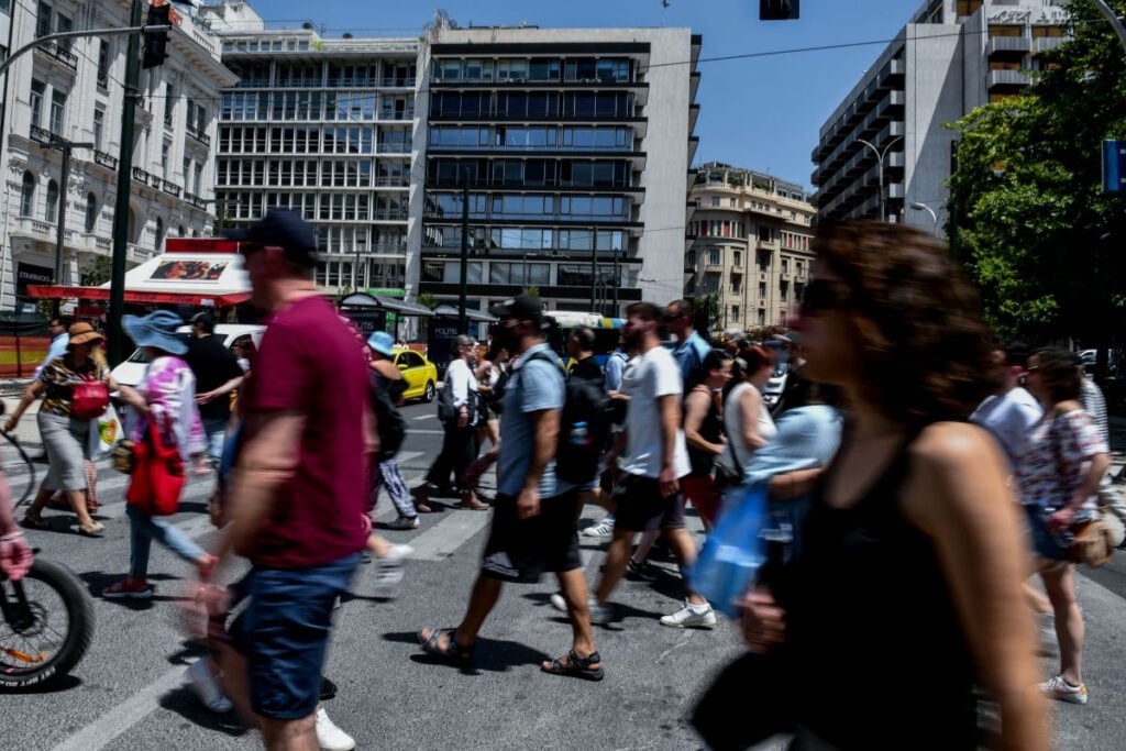 Μισή ασφάλιση, αλλά πλήρες ωράριο εργασίας: Η «παγίδα» της ανεργίας πριν τη σύνταξη