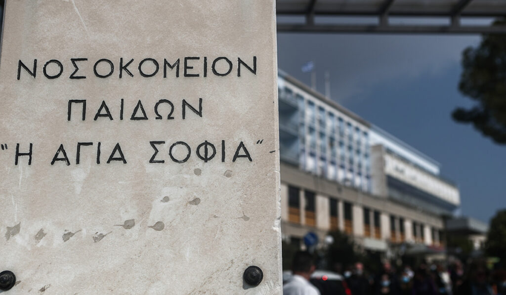 Λαμία: Χειρουργήθηκε ο 13χρονος που έπεσε στο κενό από ύψος 5 μέτρων σε σχολείο