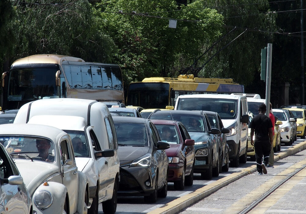 Πόσα άτομα επιτρέπονται στο αμάξι και στο ταξί – Τι άλλαξε