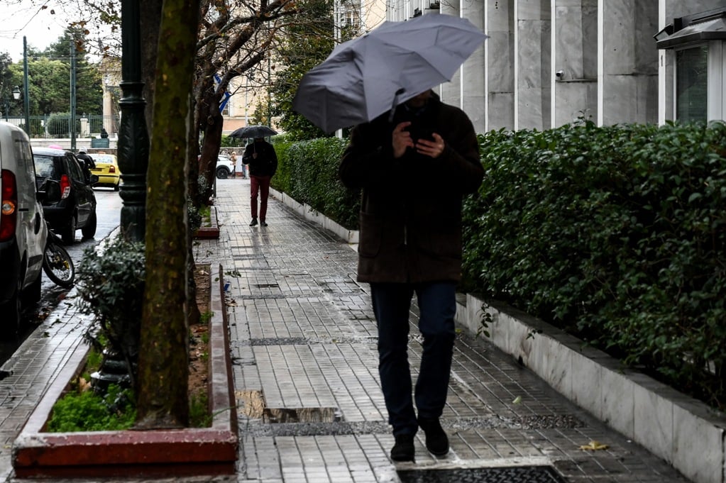 Καιρός: Ισχυρές καταιγίδες, χιόνι και παγετός – Πού θα εκδηλωθούν τα φαινόμενα