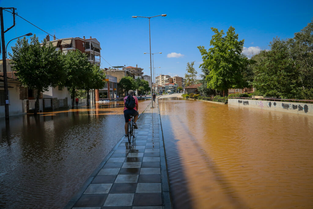 Θεσσαλία: Στους 11 επίσημα οι νεκροί – Μάχη για τους αγνοούμενους και συνεχείς εκκενώσεις