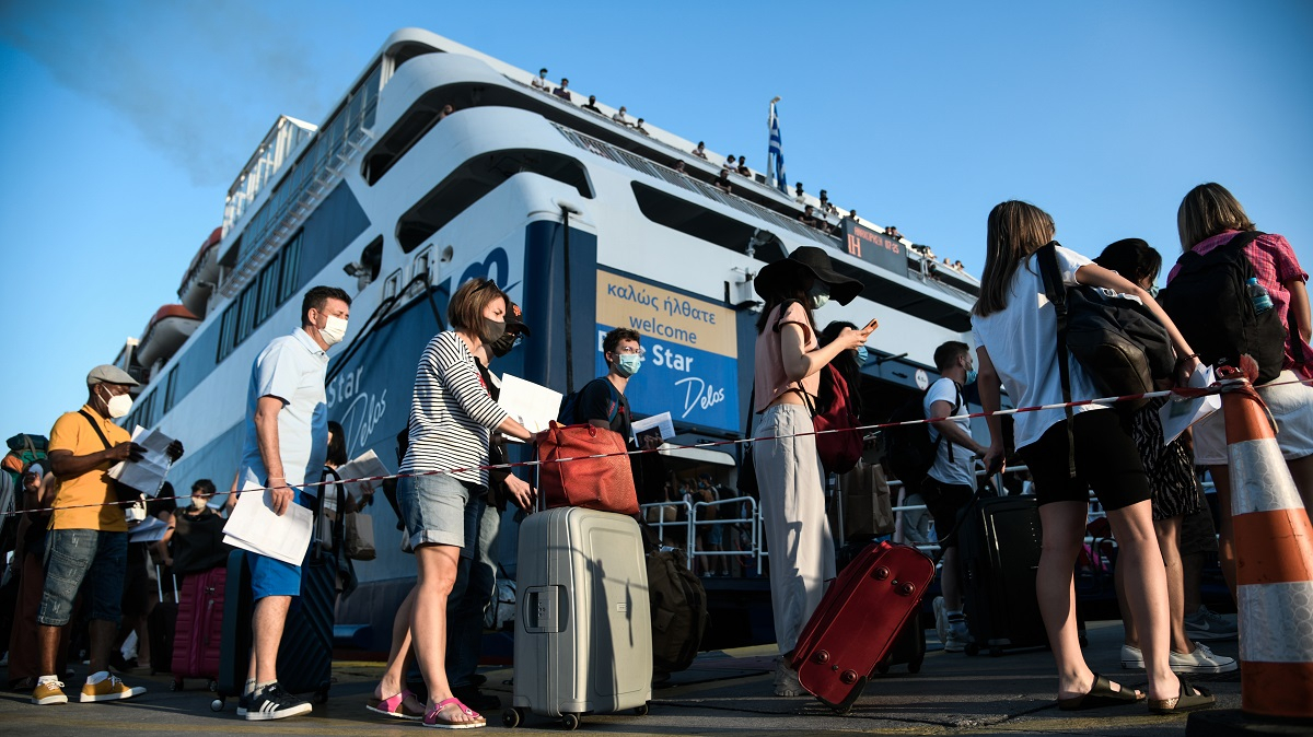 Κρούσματα στα νησιά: Ο εμβολιασμός, η μετάλλαξη Δέλτα και τα τοπικά lockdown