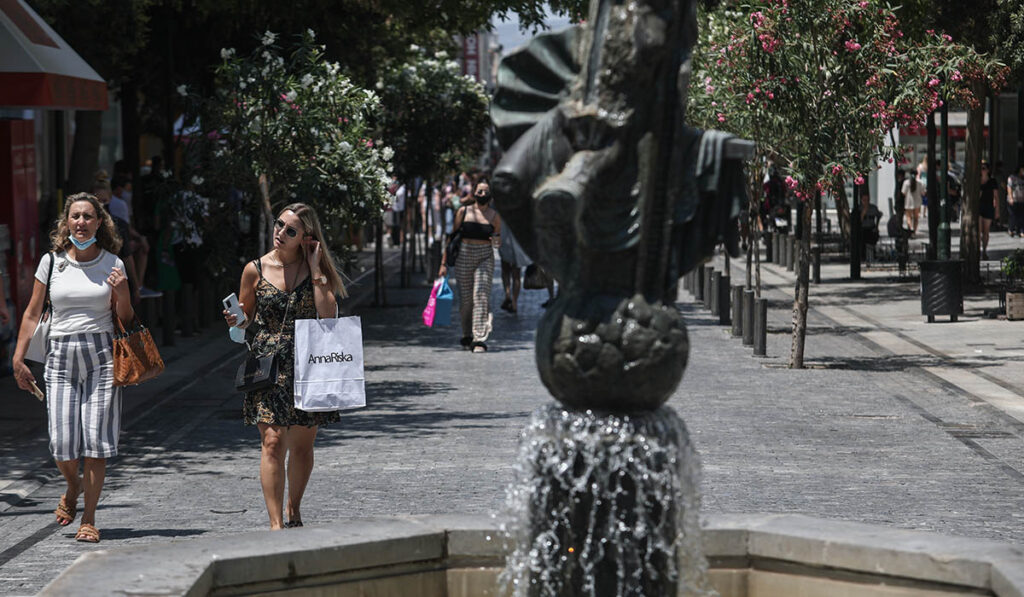 Εφιαλτικό σενάριο για 10.000 κρούσματα τον Δεκαπενταύγουστο από την Παγώνη