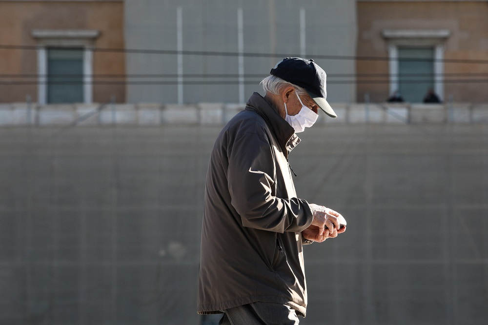 «Πανδημία» στο Ασφαλιστικό: Μετά τα ελλείμματα και τις καθυστερήσεις, στους ιδιώτες και οι συντάξεις