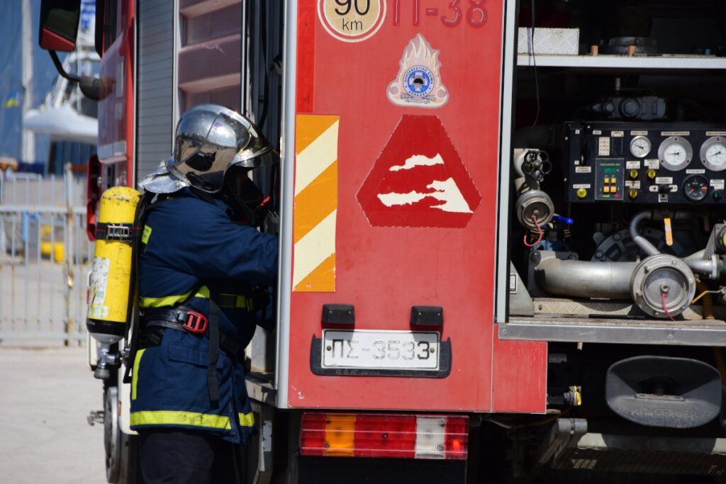 Τραγωδία στη Θεσσαλονίκη με νεκρό πυροσβέστη – Υπέστη ανακοπή ενώ έσβηνε φωτιά