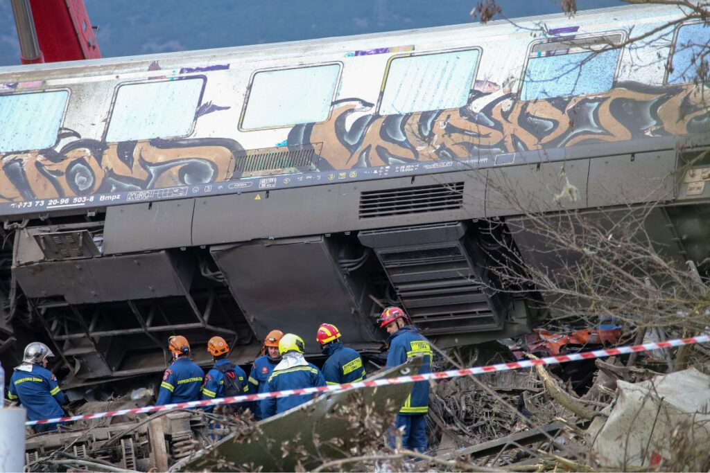 Τέμπη: Στον ανακριτή σήμερα ο επιθεωρητής του ΟΣΕ – Τι θα υποστηρίξει για τις βάρδιες