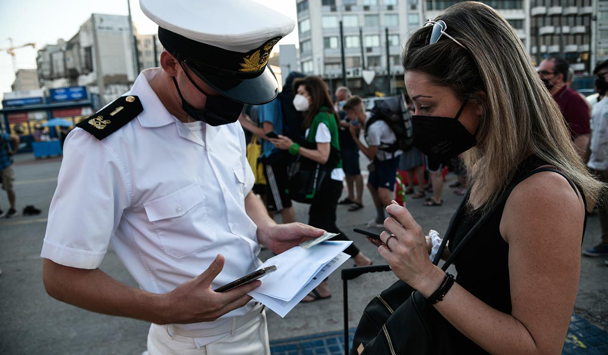 Ταξίδι με πλοίο: «Μπλόκο» σε 4.500 ταξιδιώτες – Τι έγγραφα χρειάζονται πριν την επιβίβαση