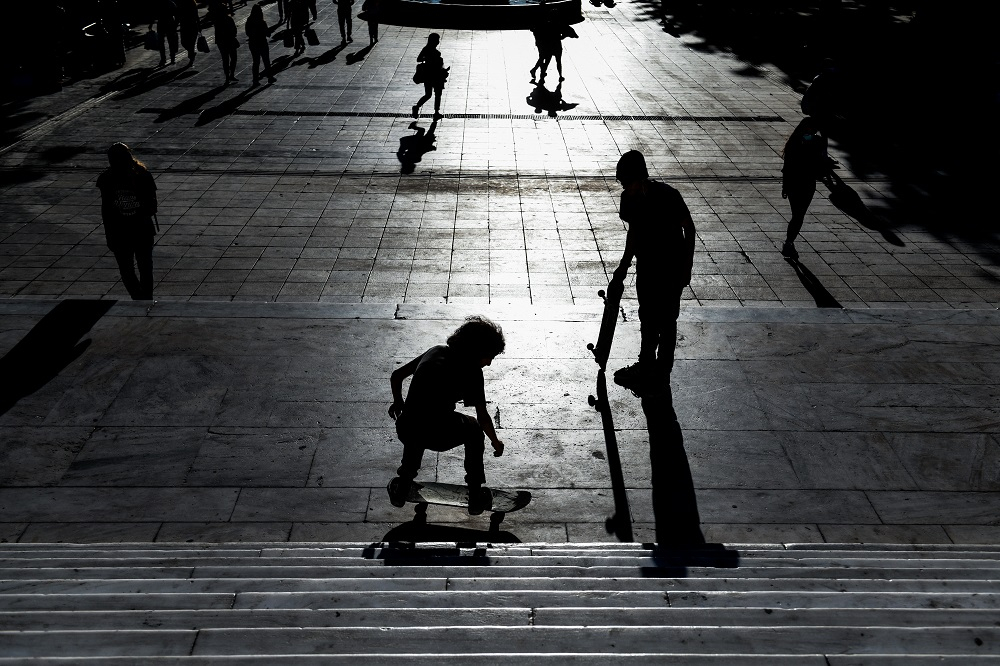 Γιατί η μετάλλαξη Δέλτα «προτιμά» νέους και παιδιά