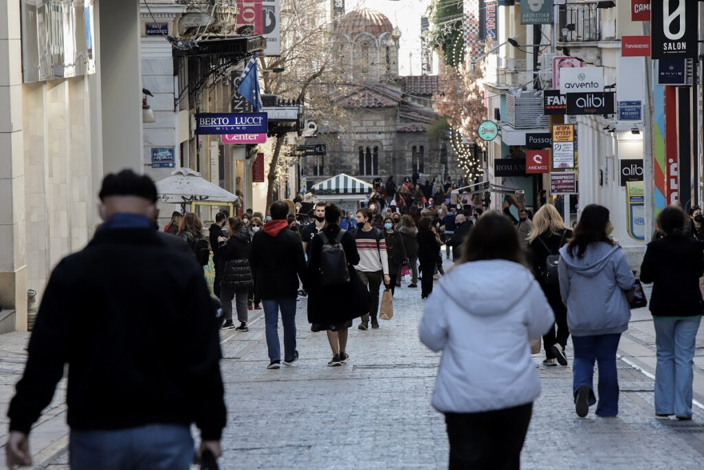 Πρόστιμο 100 ευρώ: Τέλος χρόνου για 300.000 ανεμβολίαστους άνω των 60 ετών – Ποιοι εξαιρούνται