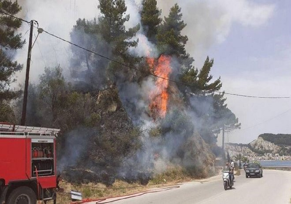 Ζάκυνθος: Υπό μερικό έλεγχο η φωτιά στο Αργάσι