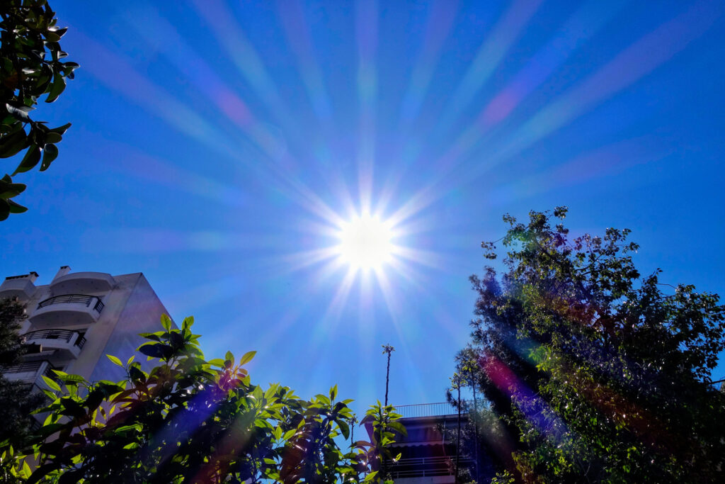 Meteo: Νέα άνοδος της θερμοκρασίας το Σάββατο 30/3 – Έως 27 βαθμούς ο υδράργυρος