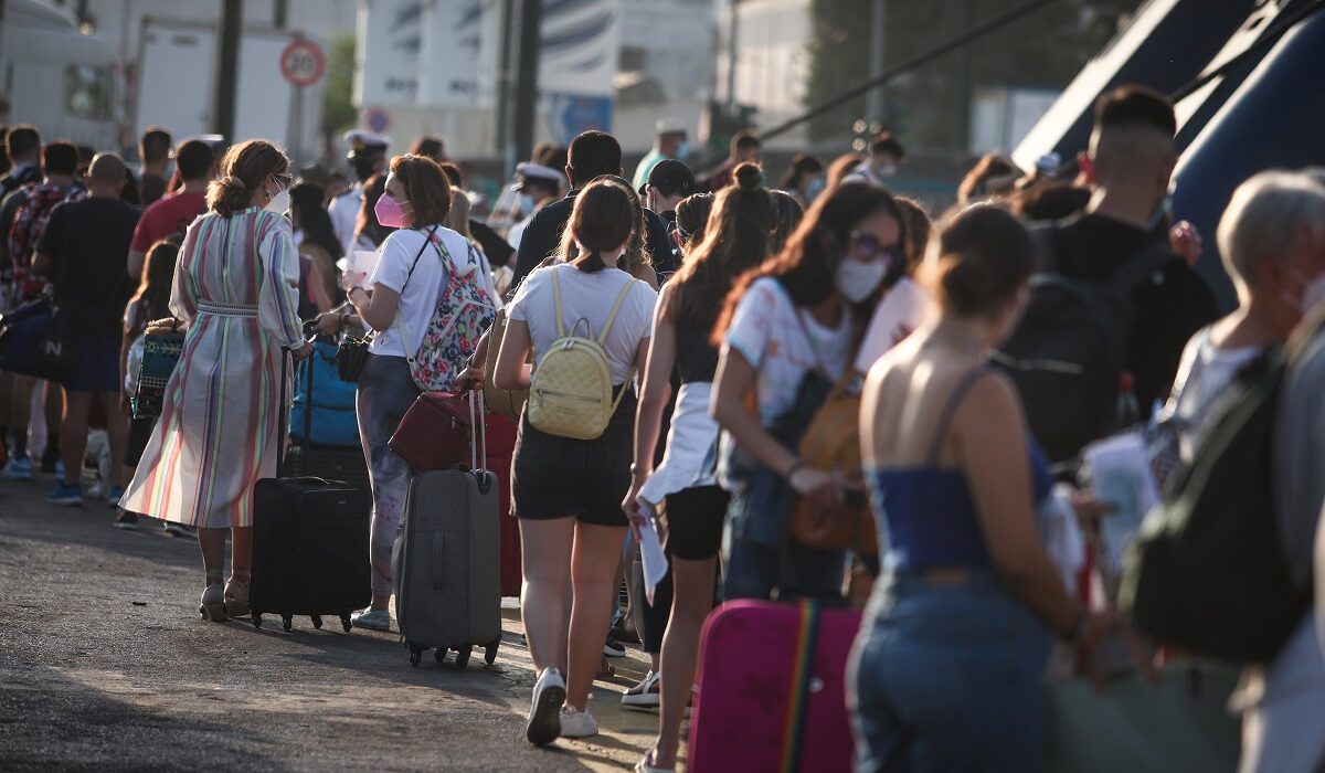 Μετακίνηση εκτός νομού: Σενάριο για αλλαγές στα μέτρα για τα νησιά