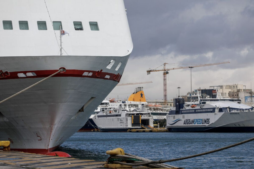 Απαγορευτικό απόπλου στο Λαύριο, ακυρώνονται δρομολόγια σε Ραφήνα-Πειραιά λόγω των ανέμων