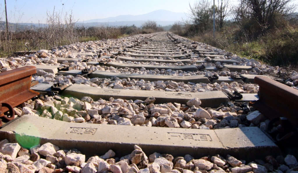 Διακόπηκαν τα δρομολόγια Θεσσαλονίκη- Αλεξανδρούπολη μετά τον εκτροχιασμό των δύο βαγονιών