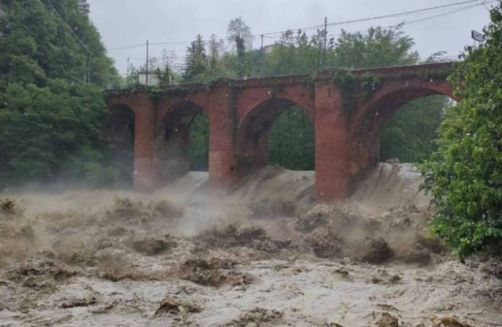 Ιταλία: Πλημμύρες σε Εμίλια Ρομάνια και Μάρκε – 900 κάτοικοι εγκατέλειψαν τα σπίτια τους