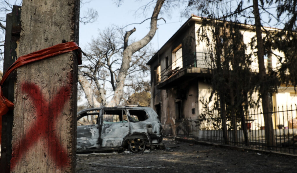 Φωτιές: 261 σπίτια μη κατοικήσιμα έως τώρα – Συνεχίζονται οι αυτοψίες