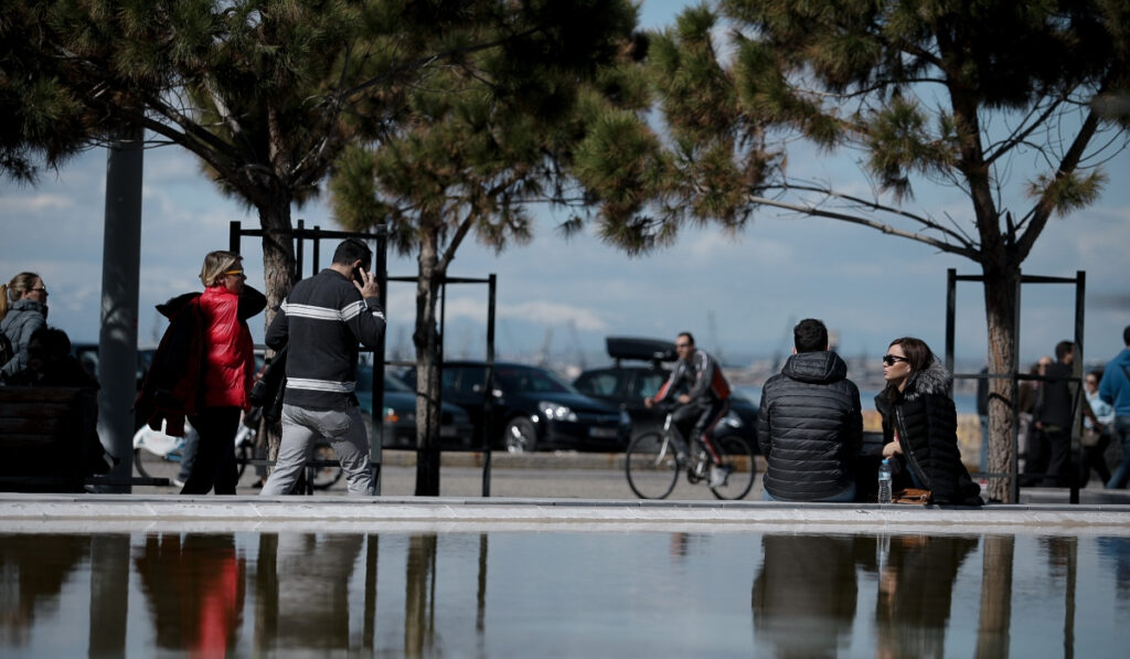 Καιρός – meteo: Συννεφιά και βροχές την Πέμπτη, παραμένουν οι καλές θερμοκρασίες