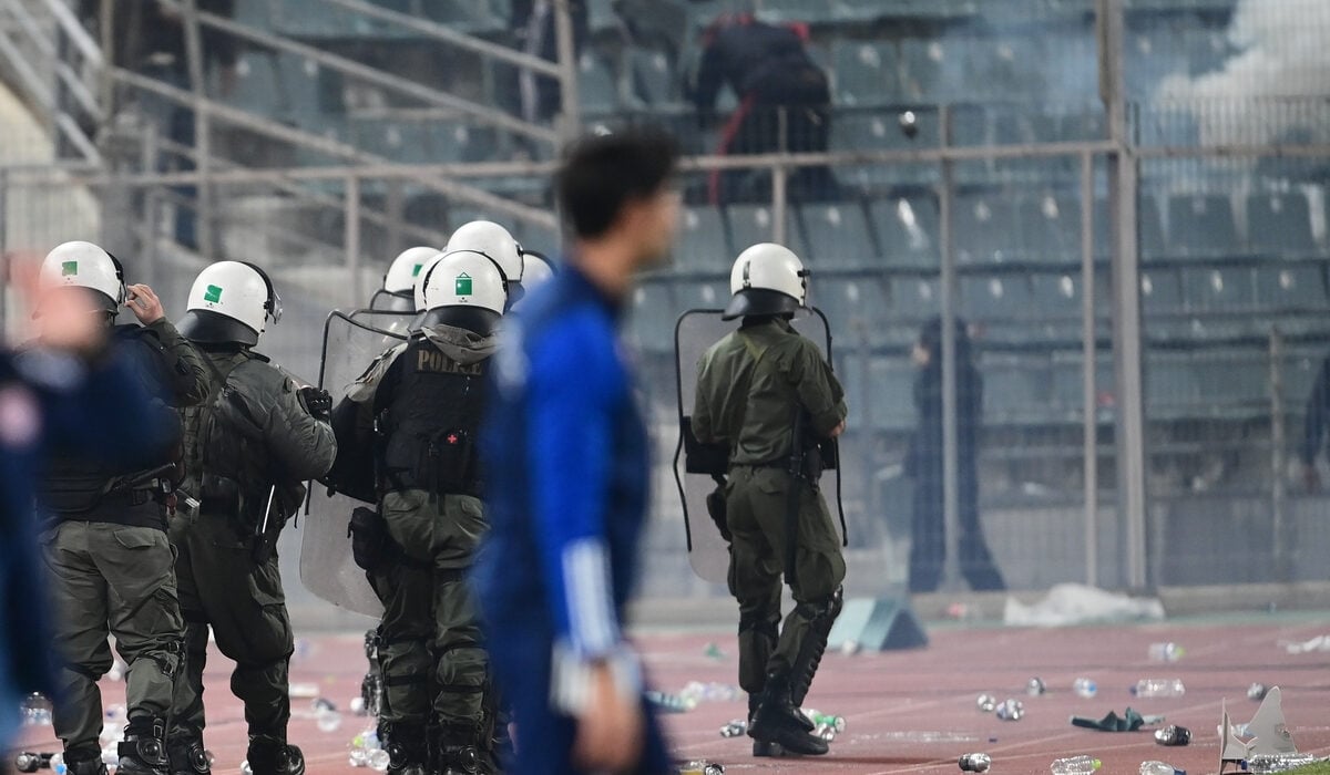 Άγρια επεισόδια, ντου και δακρυγόνα στον Βόλο στο παιχνίδι με τον Ολυμπιακό (δείτε βίντεο)