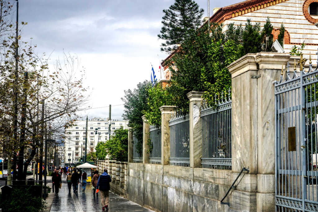 Μπόρες και 30άρια σήμερα – Έρχεται κακοκαιρία σε λίγες ώρες