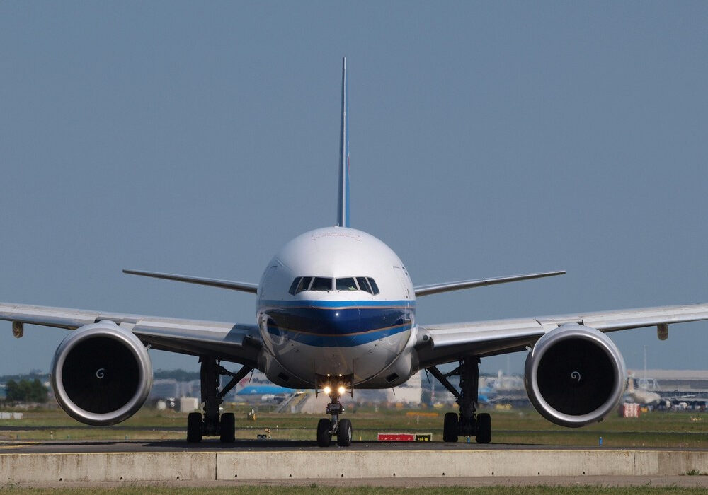 Μαζικές περικοπές στη Boeing – Αρχίζει ξανά η παραγωγή του 737 ΜΑΧ