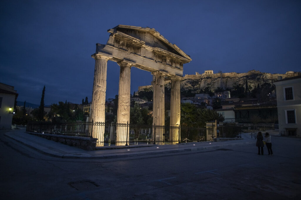 «Ο τουρισμός και το real estate αποτελούν υπαρξιακή απειλή για την Πλάκα»: Ρεπορτάζ του Guardian