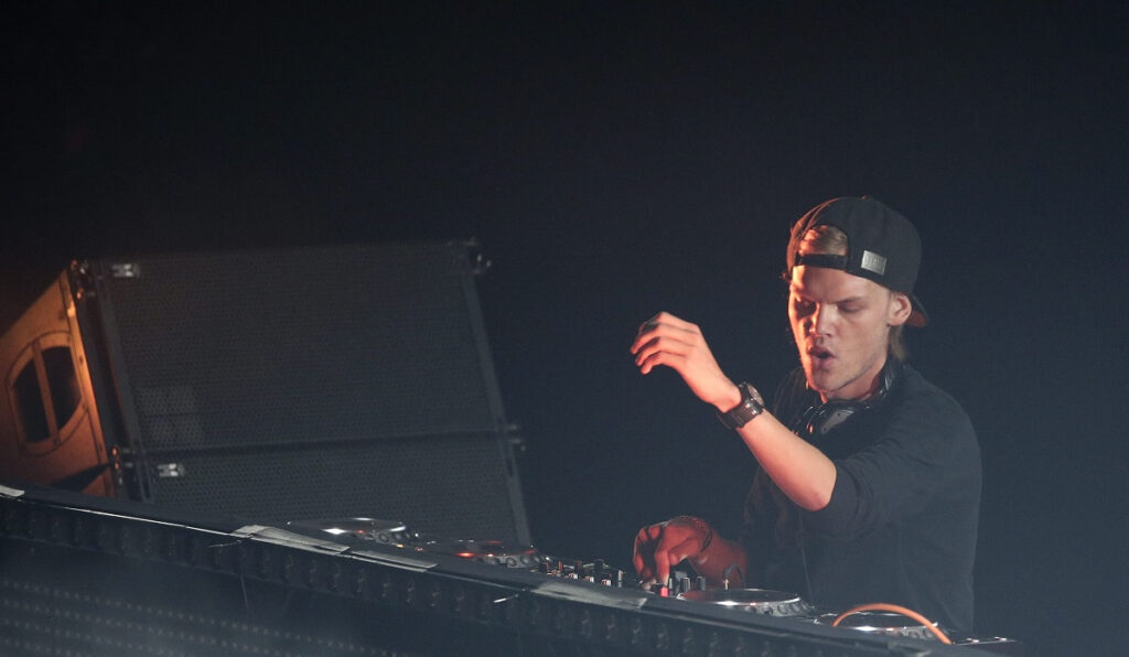 Tim Bergling: Η ζωή του dj Avicii που τιμά η Google με doodle