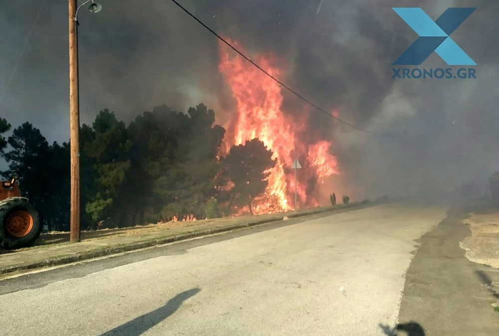 Μεγάλη φωτιά στις Σάππες Ροδόπης – Συνεχίζουν τη «μάχη» οι πυροσβέστες