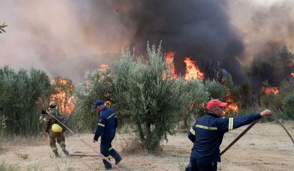 Φωτιά Ηλεία: Τραυματίστηκαν δυο πολίτες – Εκκενώθηκαν 29 χωριά