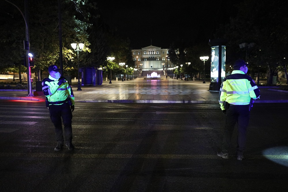 Σαρηγιάννης: Απολυμάνσεις αέρα στα καταστήματα, τηλεργασία και τεστ ή lockdown Μαρτίου