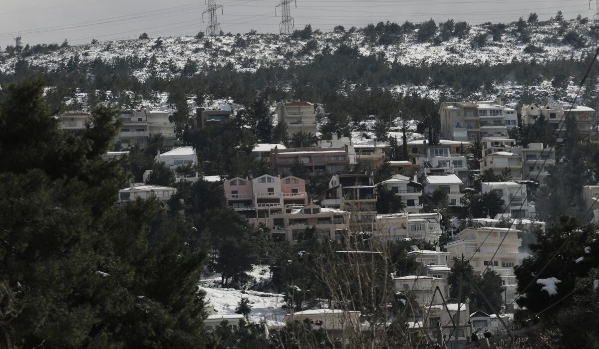 Διακοπές ρεύματος: 1.000 σπίτια παραμένουν χωρίς ρεύμα στην Αττική – Θα δοθεί λύση μέσα στην ημέρα