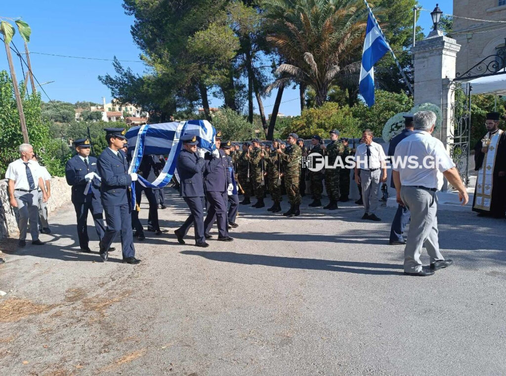 Τα Χανιά αποχαιρέτησαν τον Χρήστο Μουλά: Σε κλίμα οδύνης η κηδεία του πιλότου του Canadair