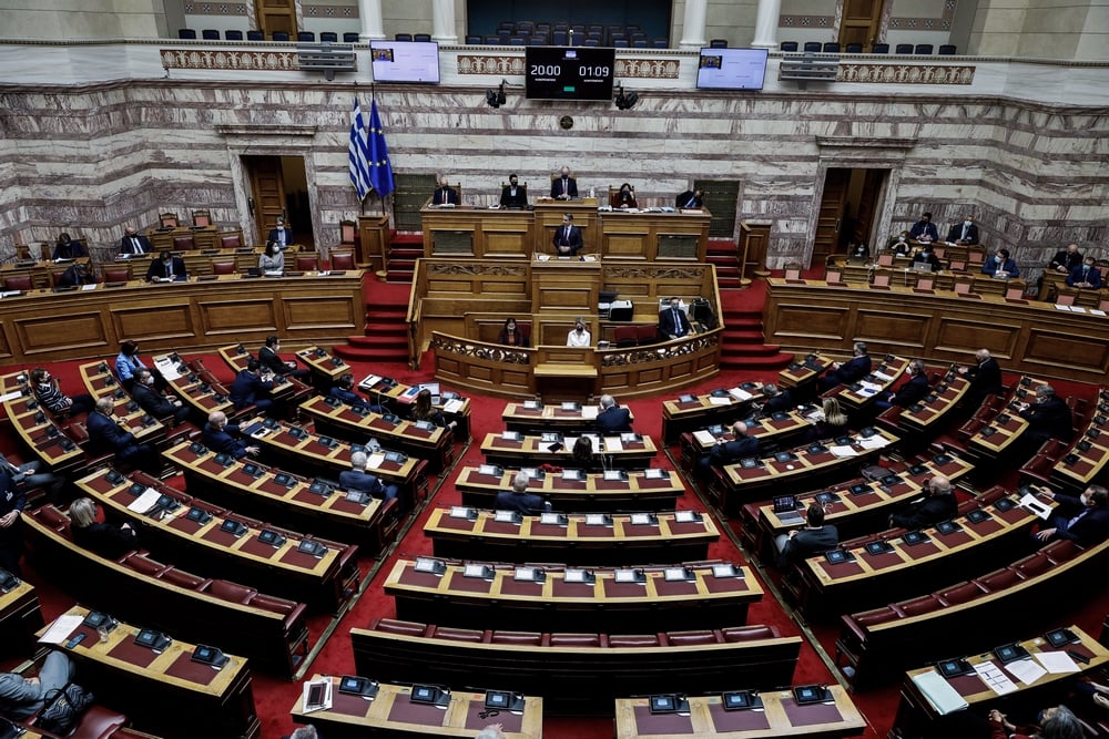 Live από τη Βουλή: Η ώρα των πολιτικών αρχηγών