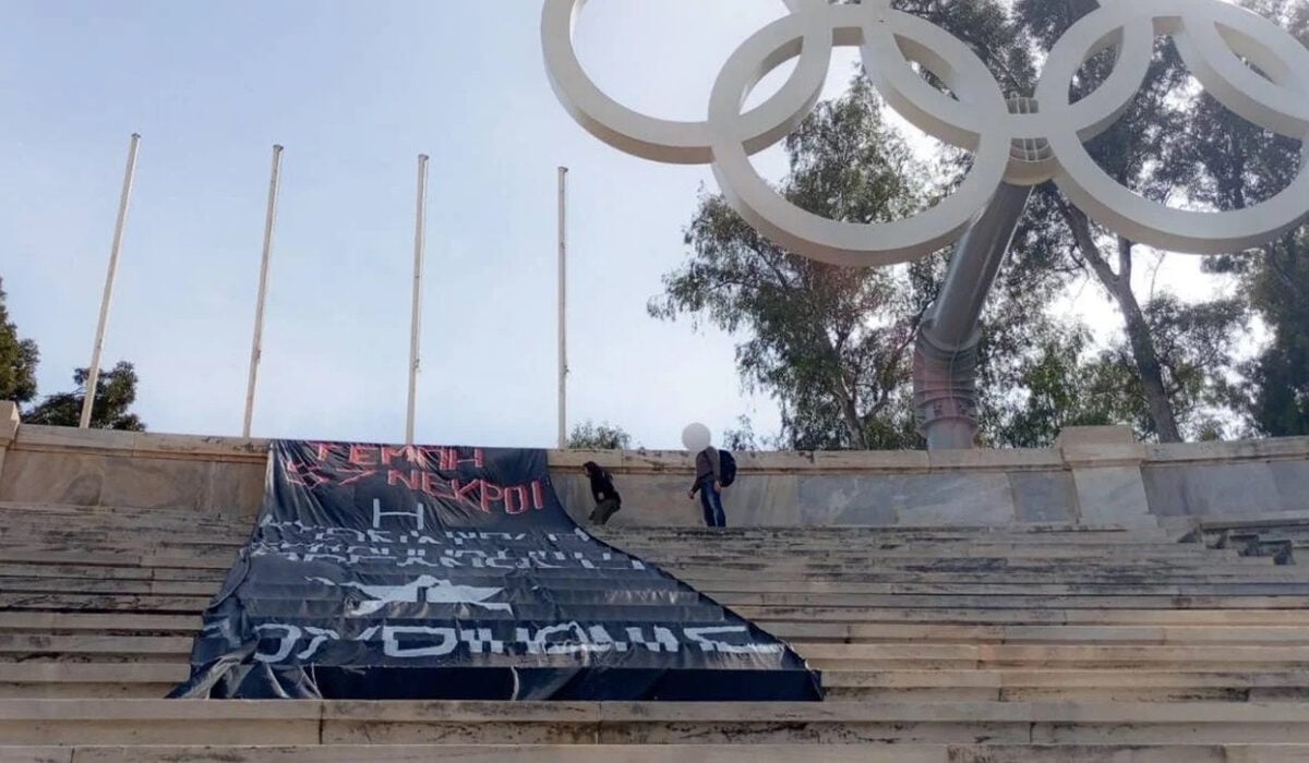 Ο Ρουβίκωνας ανέβασε πανό για τα Τέμπη στο Παναθηναϊκό Στάδιο – Εικόνα