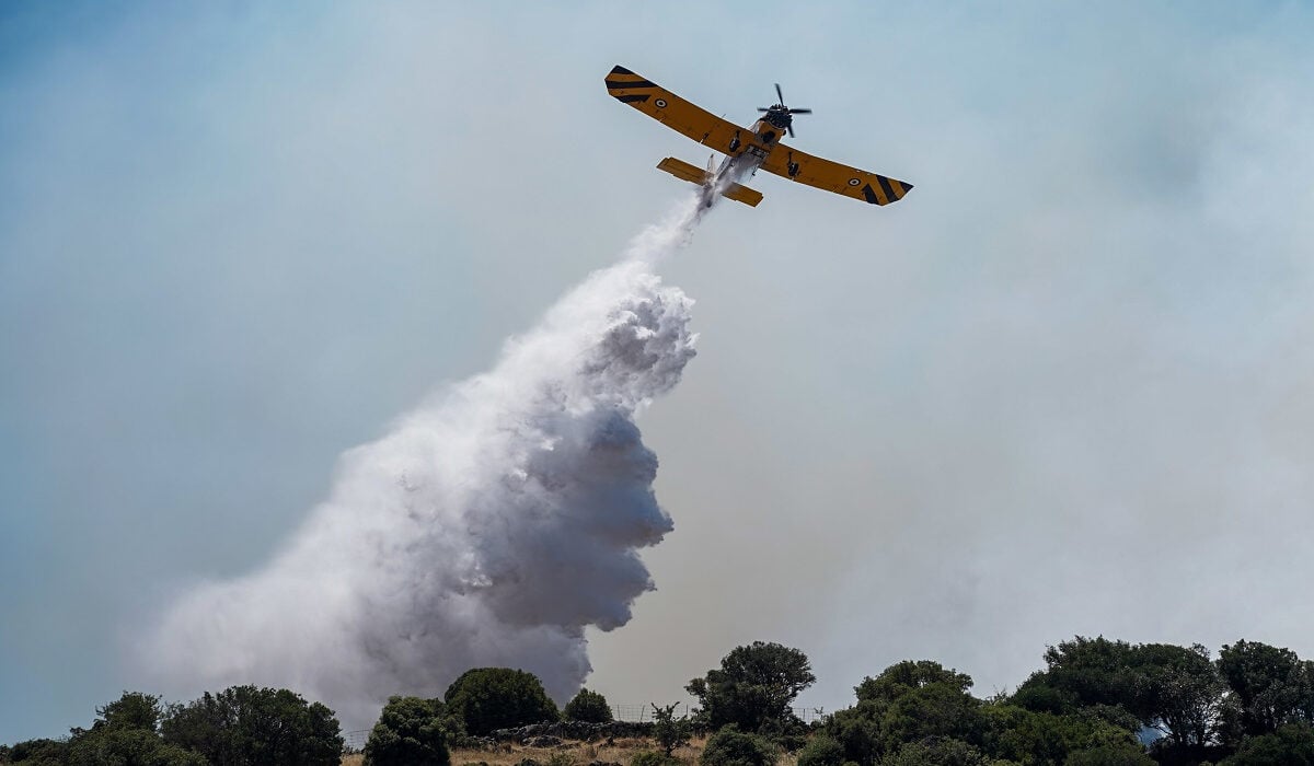 Φωτιά στη Βόνιτσα – Επιχειρούν 4 αεροπλάνα, δεν απειλούνται σπίτια