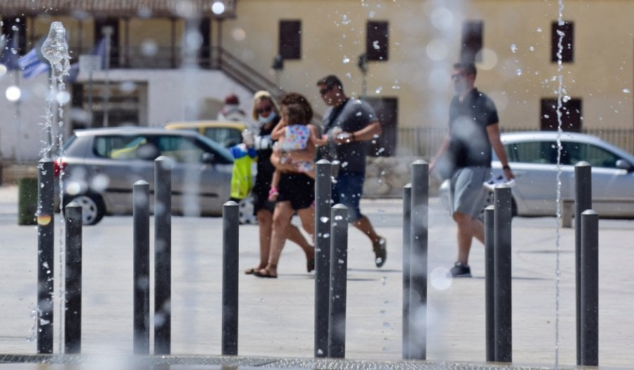 Ο επικίνδυνος καύσωνας παίρνει παράταση – Η πρόταση για αργία τη Δευτέρα