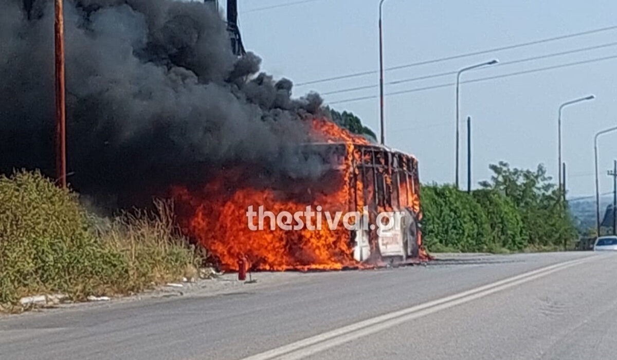 Φωτιά σε λεωφορείο των ΚΤΕΛ Θεσσαλονίκης (Εικόνες, Βίντεο)