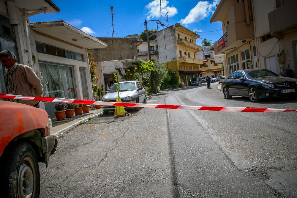 Ανώγεια: Η κόρη του Λευτέρη Καλομοίρη αποχαιρέτησε και τον Γιώργο Ξυλούρη