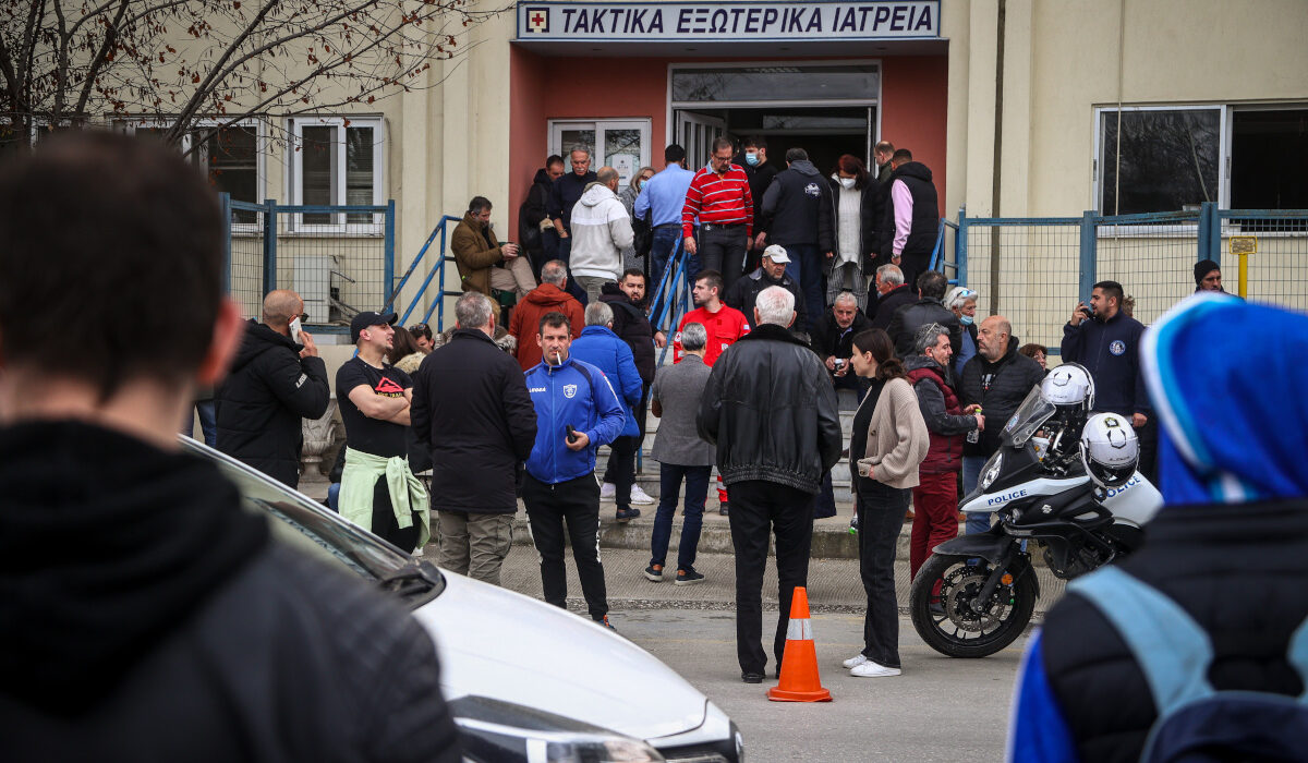 Τέμπη: Μάχη για να κρατηθούν στη ζωή δίνουν 6 νεαροί στο νοσοκομείο Λάρισας