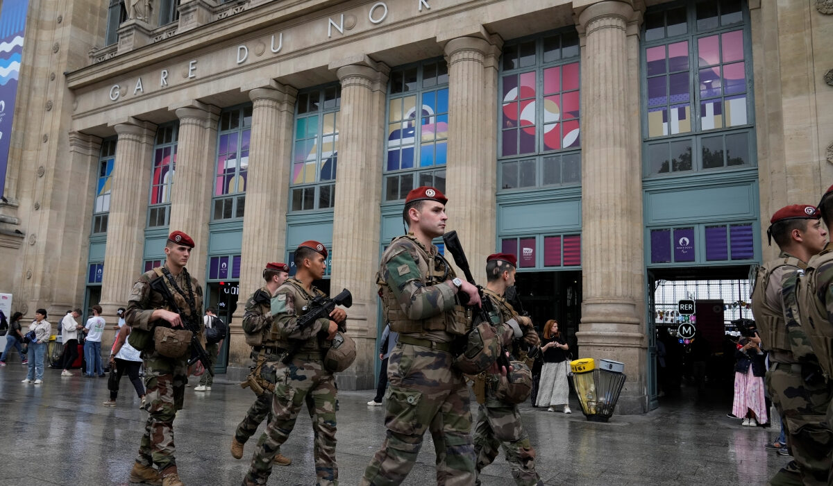 Γαλλία: Συνελήφθη ακροαριστερός ως υπεύθυνος για το σαμποτάζ στα τρένα – Πάνω από 50 οι συλλήψεις