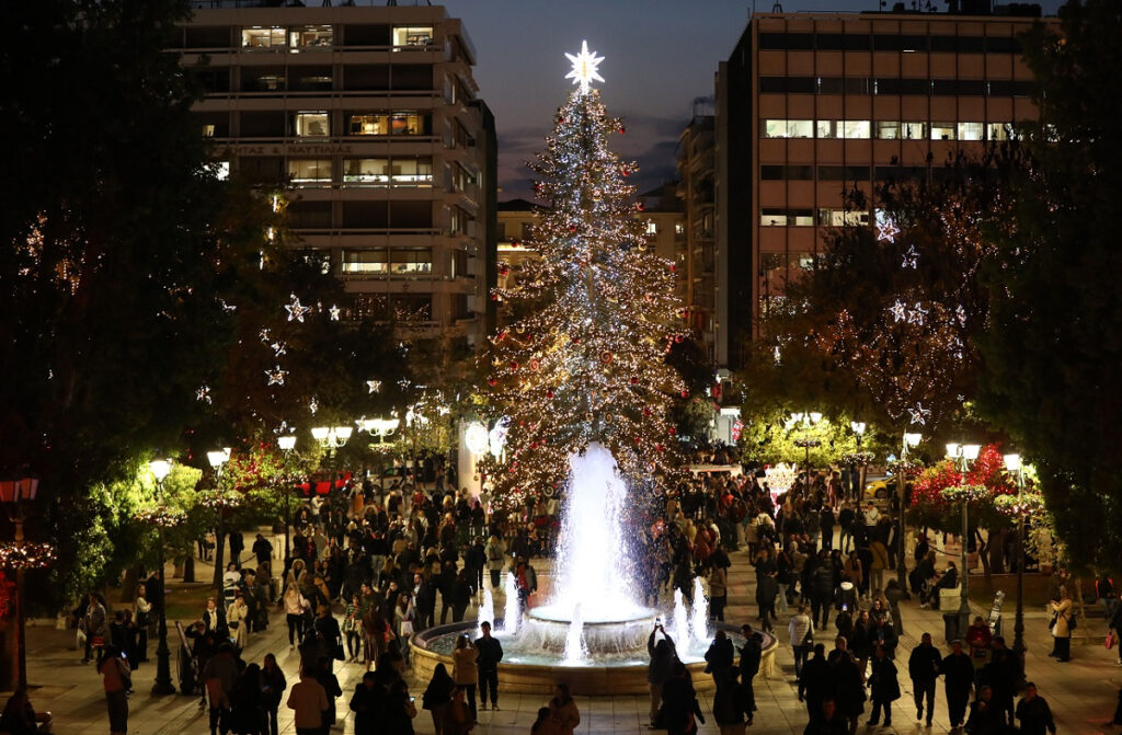 Αλλάζει το ωράριο των καταστημάτων για τα Χριστούγεννα – Όλες οι λεπτομέρειες