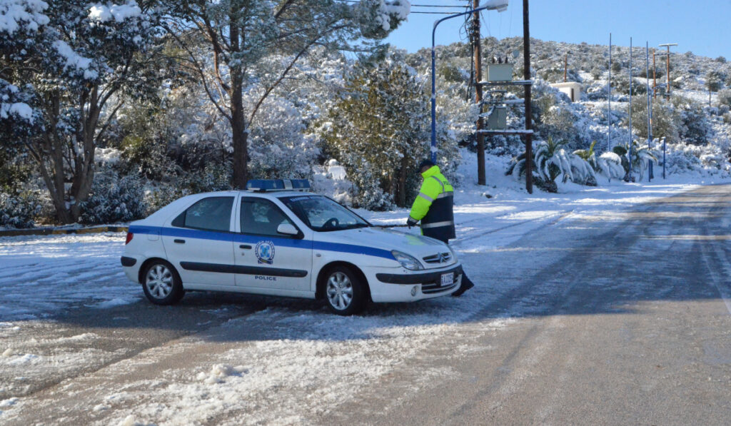 Έκλεισε η Λ. Πάρνηθος – Έκτακτη ενημέρωση για τα χιονοδρομικά Παρνασσού και Καλαβρύτων