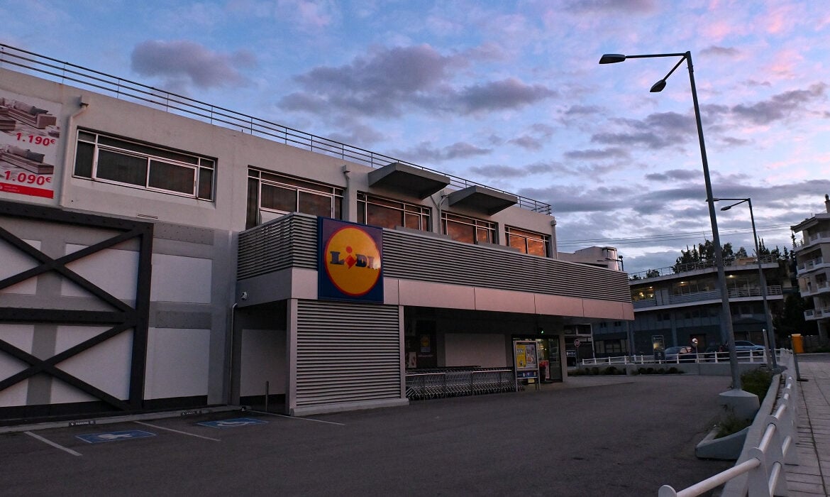 Έκανε πίσω η Lidl για τη μήνυση στη γιαγιά μετά τη θύελλα στα social media